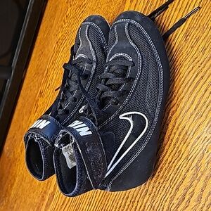 Nike Kids' Speed Sweep VII Wrestling Shoes - size 3.5Y